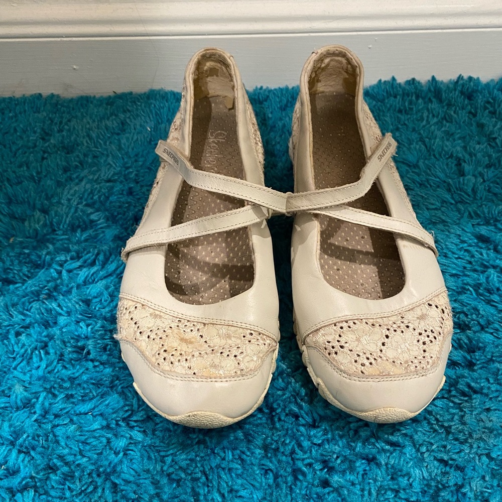 🤍 Skechers Tan Flats - Women’s 9